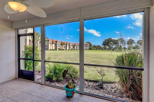 5390 Woodland Lakes Drive 102, Palm Beach Gardens, FL 33418