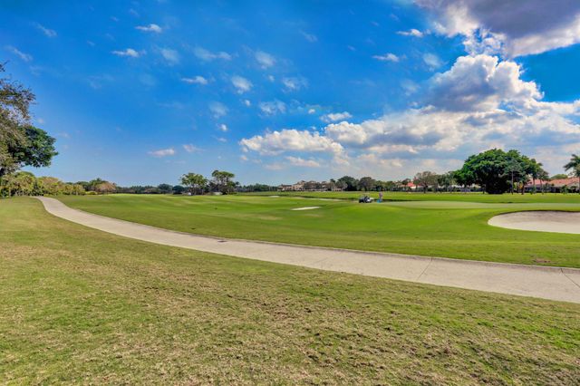 5390 Woodland Lakes Drive 102, Palm Beach Gardens, FL 33418