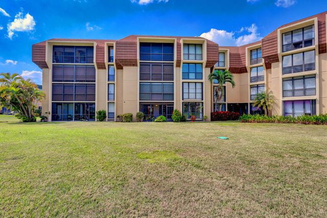 5390 Woodland Lakes Drive 102, Palm Beach Gardens, FL 33418