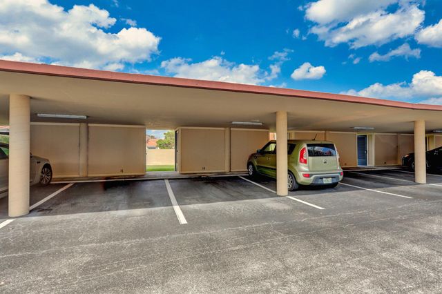 5390 Woodland Lakes Drive 102, Palm Beach Gardens, FL 33418