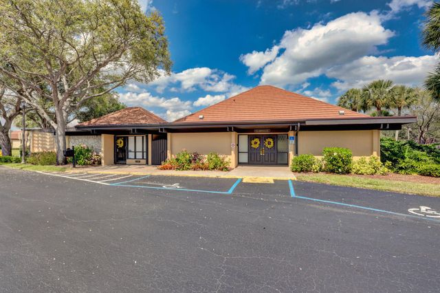 5390 Woodland Lakes Drive 102, Palm Beach Gardens, FL 33418