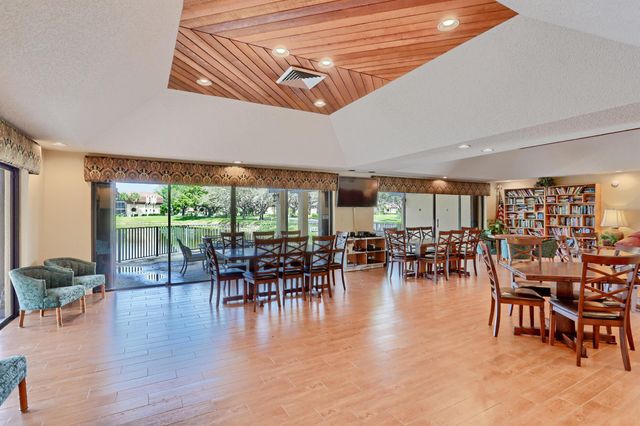 5390 Woodland Lakes Drive 102, Palm Beach Gardens, FL 33418