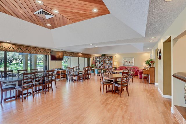 5390 Woodland Lakes Drive 102, Palm Beach Gardens, FL 33418