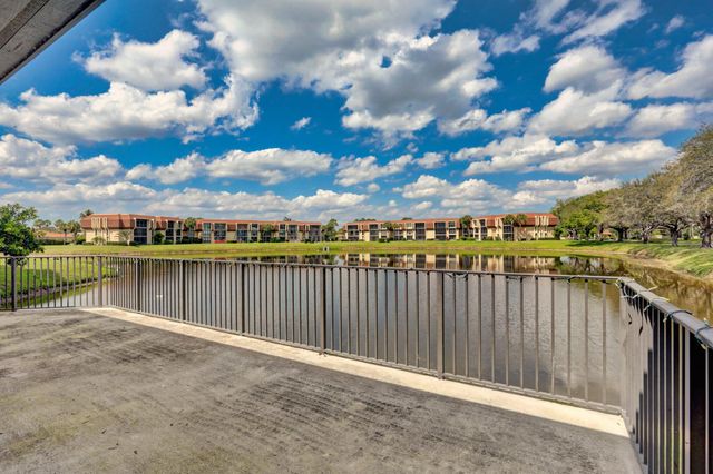 5390 Woodland Lakes Drive 102, Palm Beach Gardens, FL 33418