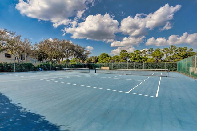 5390 Woodland Lakes Drive 102, Palm Beach Gardens, FL 33418