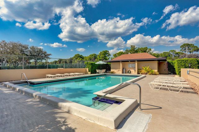 5390 Woodland Lakes Drive 102, Palm Beach Gardens, FL 33418