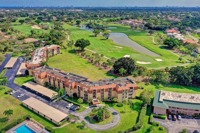 5390 Woodland Lakes Drive 102, Palm Beach Gardens, FL 33418