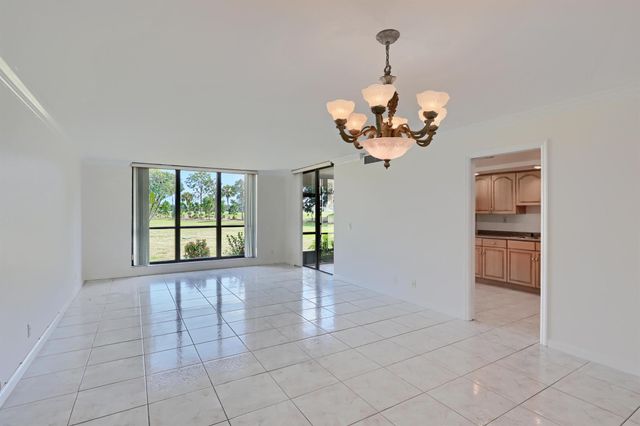 5390 Woodland Lakes Drive 102, Palm Beach Gardens, FL 33418