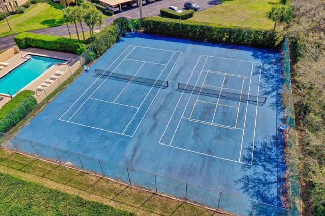 5390 Woodland Lakes Drive 102, Palm Beach Gardens, FL 33418