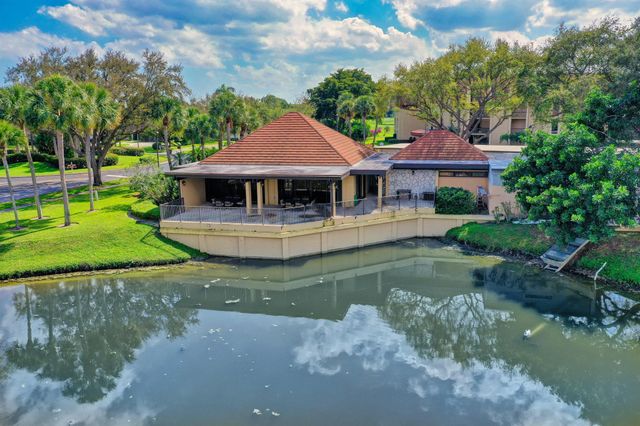 5390 Woodland Lakes Drive 102, Palm Beach Gardens, FL 33418