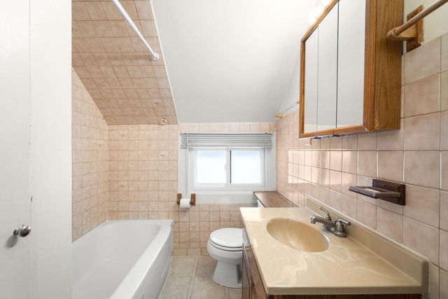 9313 W Hayes AVENUE, West Allis, WI 53227