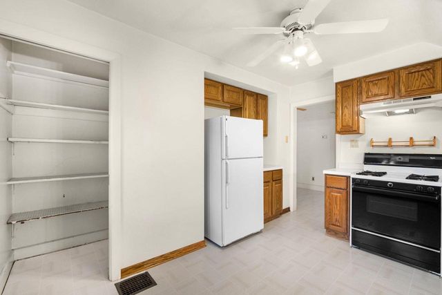 9313 W Hayes AVENUE, West Allis, WI 53227