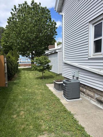 9313 W Hayes AVENUE, West Allis, WI 53227