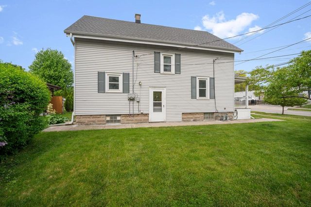 9313 W Hayes AVENUE, West Allis, WI 53227