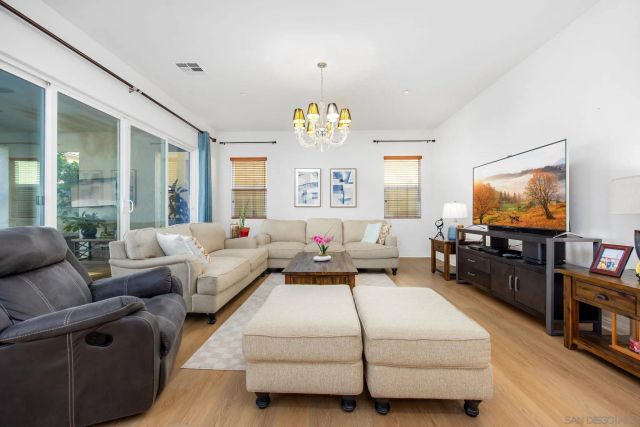 1818 Santa Christina Ave, Chula Vista, CA 91913