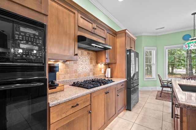 25 Fairway Ln., Pawleys Island, SC 29585