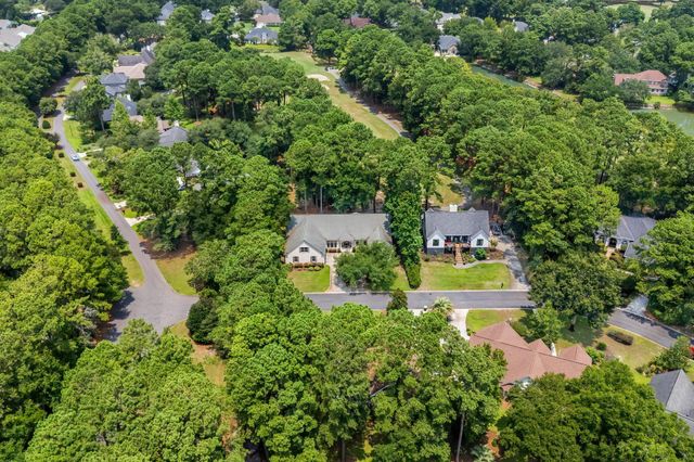 25 Fairway Ln., Pawleys Island, SC 29585