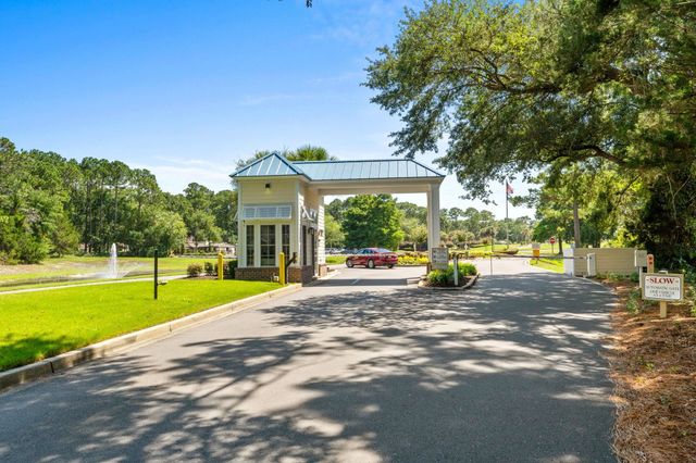 25 Fairway Ln., Pawleys Island, SC 29585