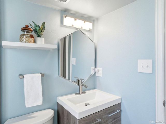 780 Vivian St, Lakewood, CO 80401