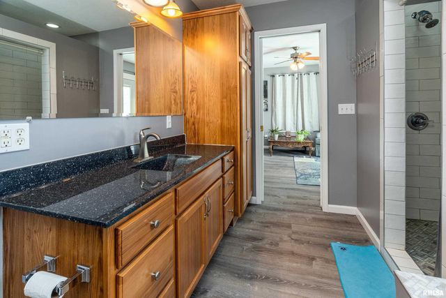 905 N GRANITE Street, Marion, IL 62959