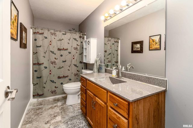 905 N GRANITE Street, Marion, IL 62959