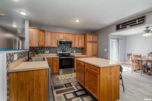 905 N GRANITE Street, Marion, IL 62959