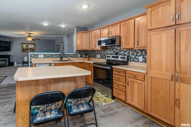 905 N GRANITE Street, Marion, IL 62959