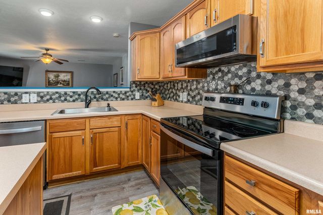 905 N GRANITE Street, Marion, IL 62959