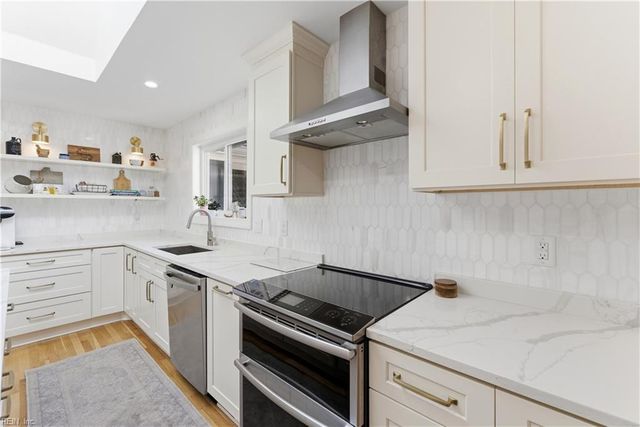 1036 Downshire CHSE, Virginia Beach, VA 23452