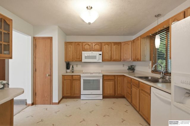 1103 Grandview Street, Bellevue, NE 68005