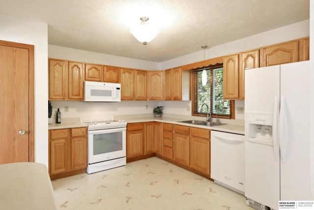 1103 Grandview Street, Bellevue, NE 68005