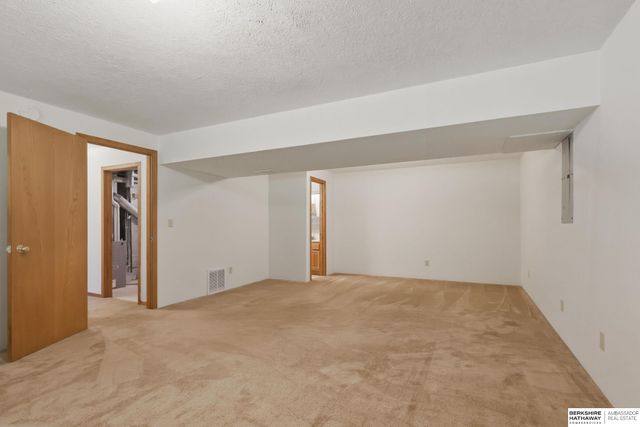 1103 Grandview Street, Bellevue, NE 68005