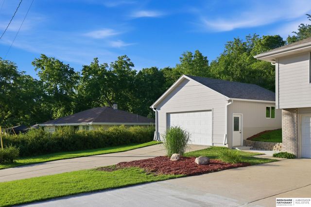 1103 Grandview Street, Bellevue, NE 68005