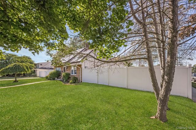 65 Club Lane, Levittown, NY 11756