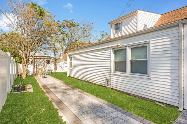 65 Club Lane, Levittown, NY 11756