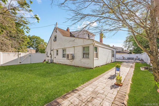 65 Club Lane, Levittown, NY 11756