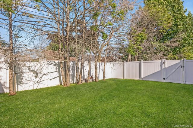 65 Club Lane, Levittown, NY 11756