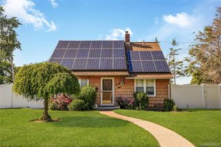 65 Club Lane, Levittown, NY 11756
