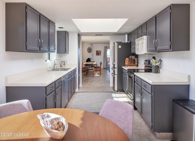 8665 N Coral Ridge Loop, Tucson, AZ 85704