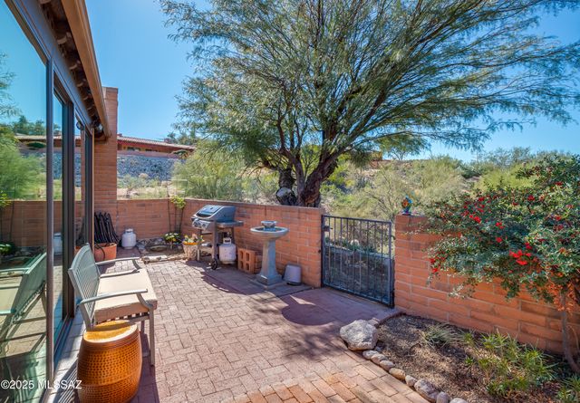 8665 N Coral Ridge Loop, Tucson, AZ 85704