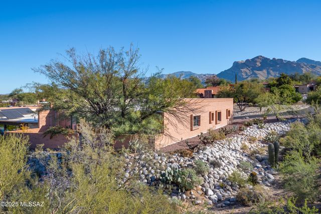 8665 N Coral Ridge Loop, Tucson, AZ 85704