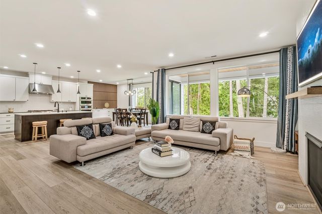 1760 246th Place NE, Sammamish, WA 98074