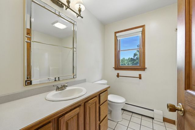 17 Glendale Rd, Southampton, MA 01073