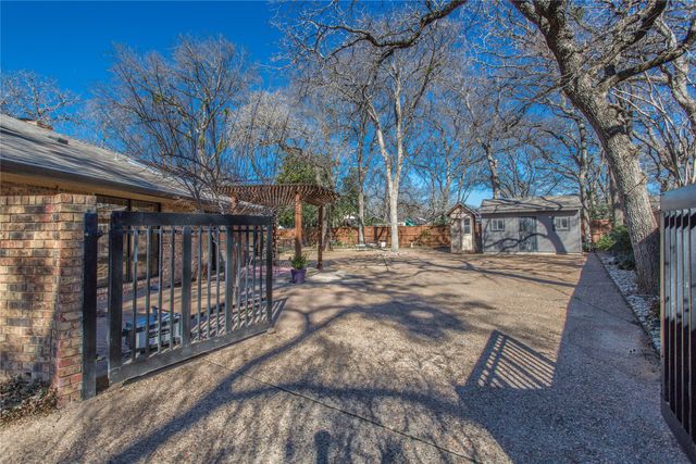 5805 Havenwood Court, Fort Worth, TX 76112