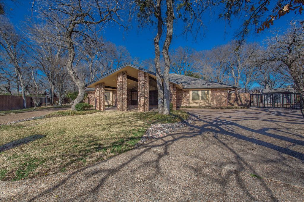 5805 Havenwood Court, Fort Worth, TX 76112