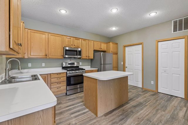 17607 38th Avenue N, Plymouth, MN 55446