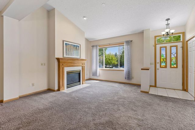 17607 38th Avenue N, Plymouth, MN 55446