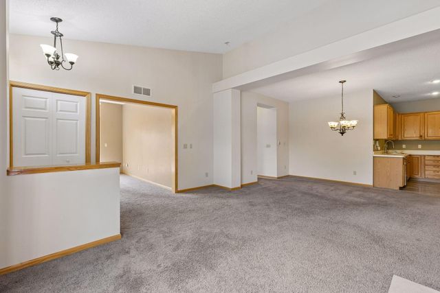17607 38th Avenue N, Plymouth, MN 55446