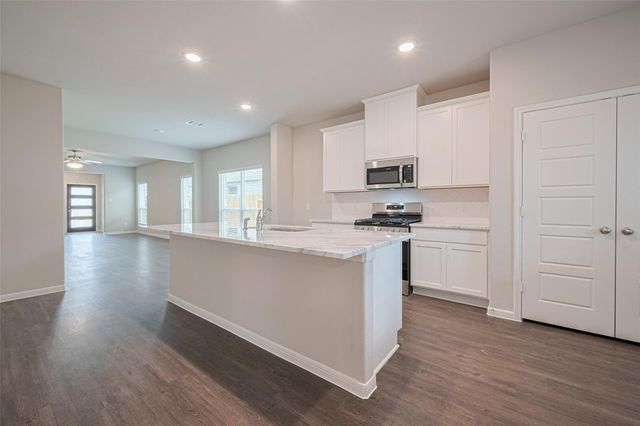 218 Emerald Thicket Lane, Huffman, TX 77336