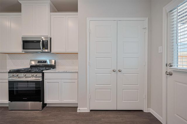 218 Emerald Thicket Lane, Huffman, TX 77336